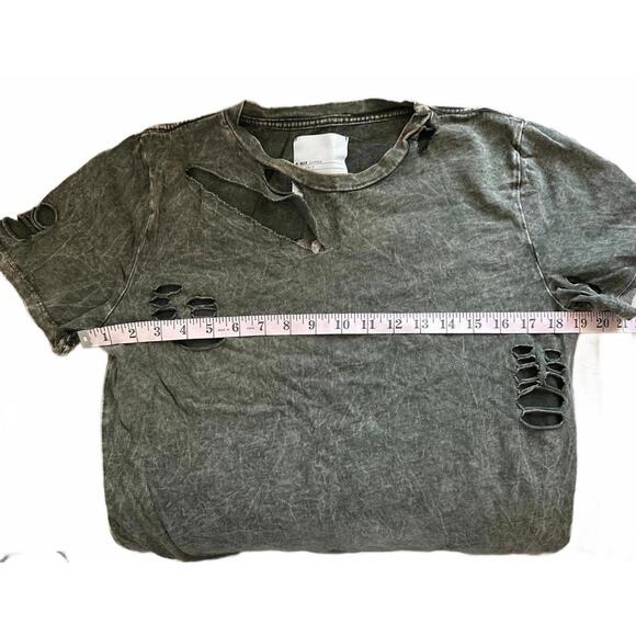 Distressed Gray Short Sleeve T-Shirt Size Small - Picture 10 of 10